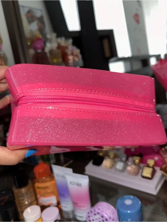 21pc Assortment Of Makeup, Skincare, Haircare, & Pink Jelly Glitter Pouch - Picture 11 of 13